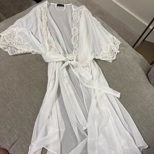 Elegant White Lace Trimmed Chemise